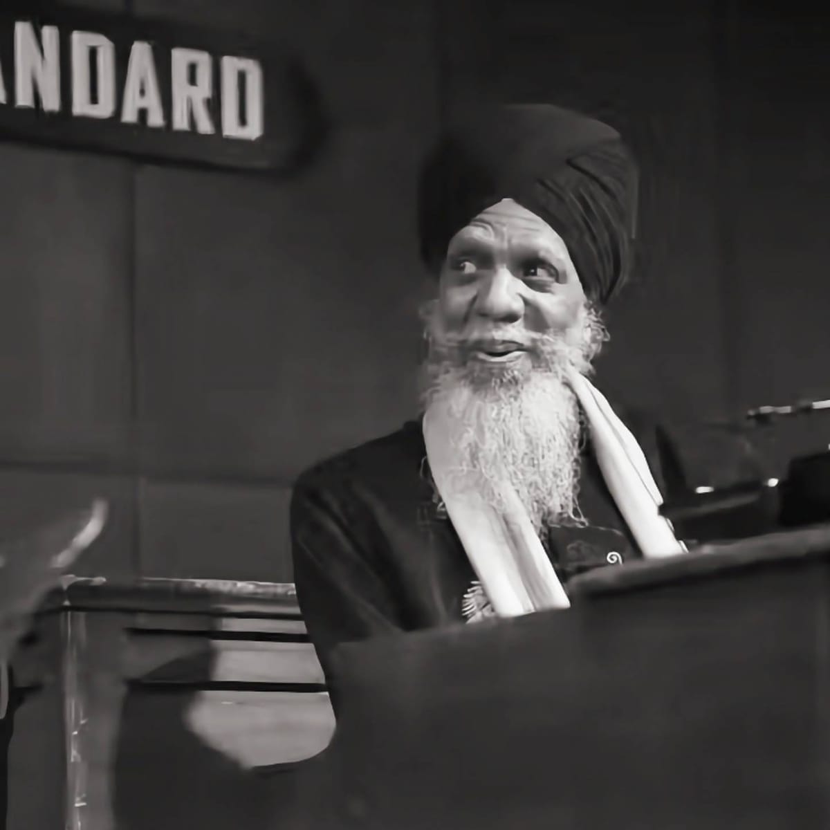 Dr. Lonnie Smith, New York, NY, January 11, 2012 (early set) Post feature image